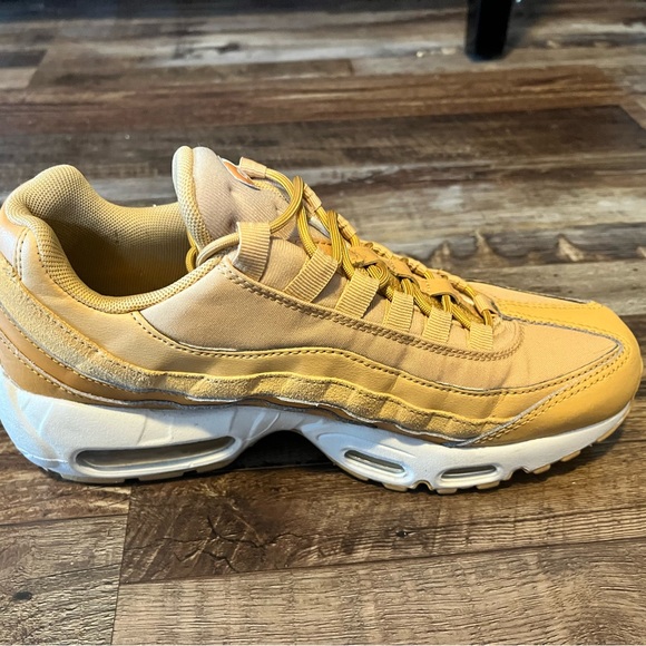 RARE Nike Air Max 95 Yellow - Size 8 - Picture 6 of 9